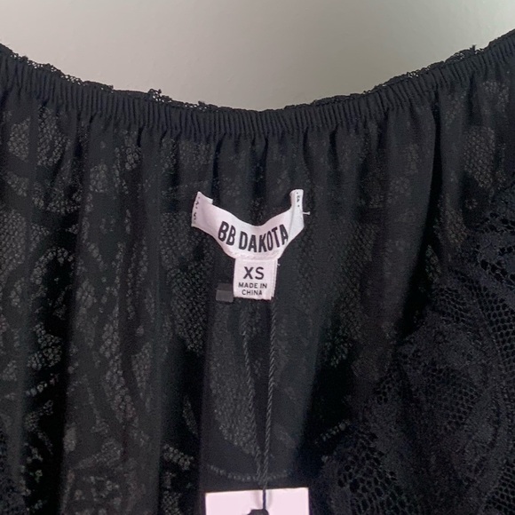 NWT BB Dakota Cavell Lace Off The Shoulder Bell Sleeve Romper In Black - Picture 5 of 6